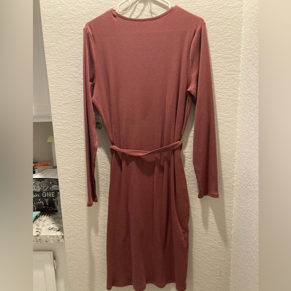 Midi Dress with belt - Picture 2 of 4